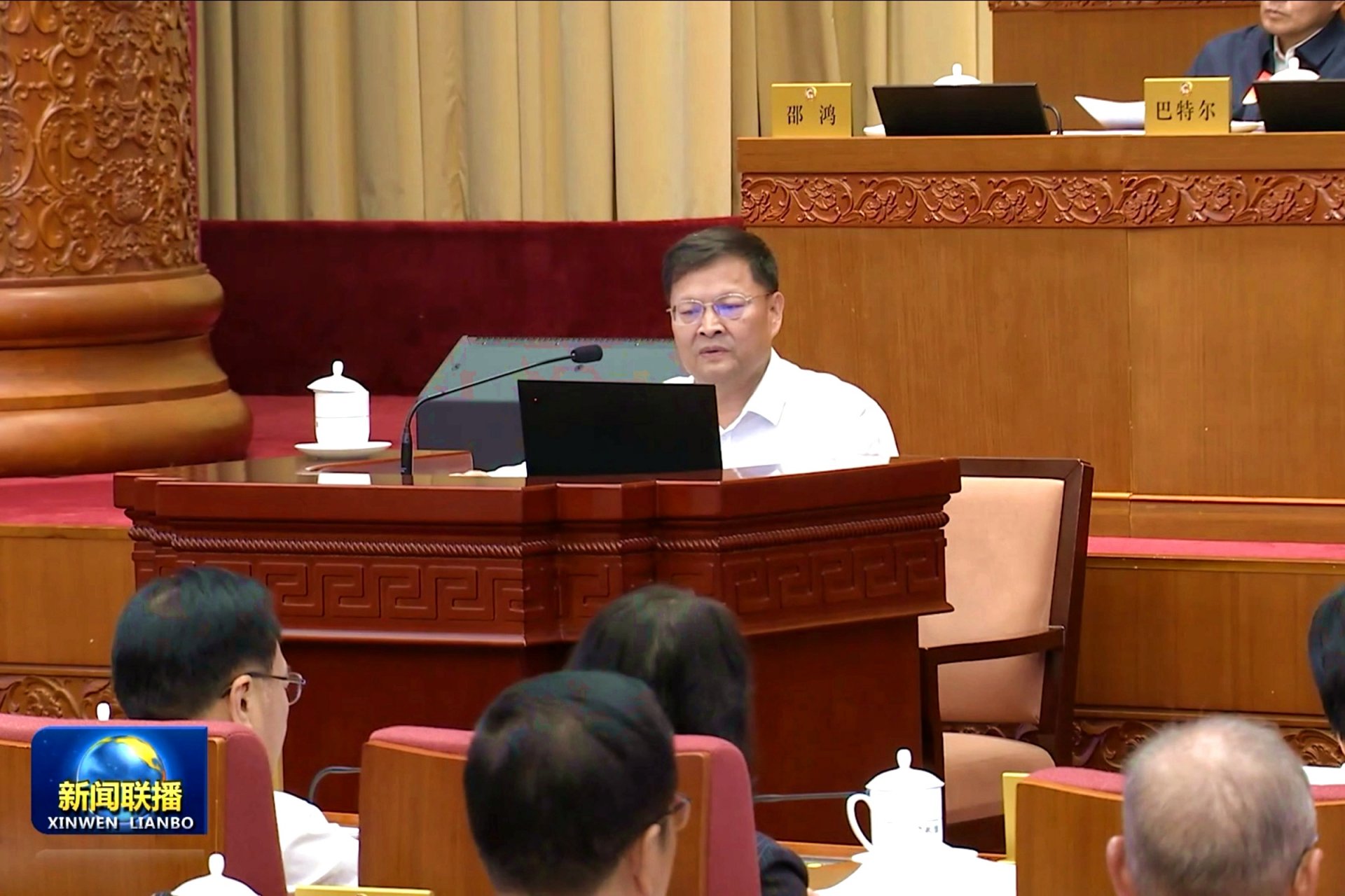 马芸：礼炮声中，她在记录他们