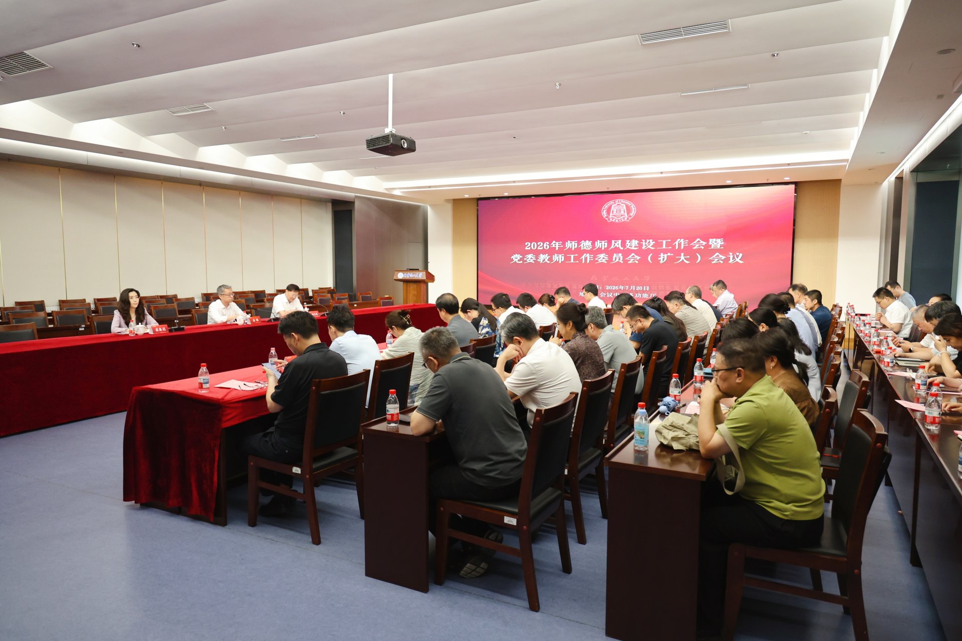 柳湖“变形记”：一门课如何清澈一湖水